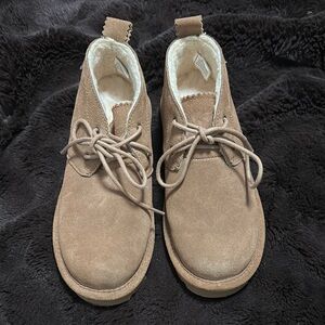 Bear Paw Tan Suede Ankle Boots with Fur Lining size 6